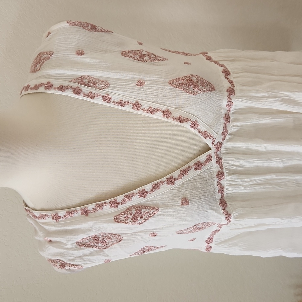 Free People White Sleeveless Boho Top with Pink Accents - Picture 2 of 6